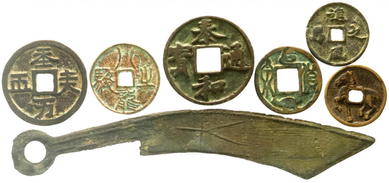 CHINA und Südostasien
China
Amulette
7 Stück: 6 neuere Abgüsse alter Amulette...