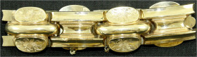 Schmuck und Accessoires aus Gold
Armbänder und Fußkettchen
Altes franz. Armband (Biedermeier), Gelbgold 585/1000 mit zwei Wolfskopf-Punzen. Glieder ...