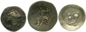 Kelten
Donaukelten
3 Tetradrachmen: 2 Varianten zum Typ "Sattelkopfpferd", Typ "Buckel" . sehr schön