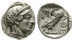 Altgriechische Münzen
Attika
Athen
Tetradrachme nach 449 v. Chr. Athenakopf mit attischem Helm r./AOE Eule, dahinter Lorbeerzweig und Halbmond. Sta...
