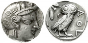Altgriechische Münzen
Attika
Athen
Tetradrachme nach 449 v. Chr. Athenakopf mit attischem Helm r./AOE Eule, dahinter Lorbeerzweig und Halbmond. 17,...