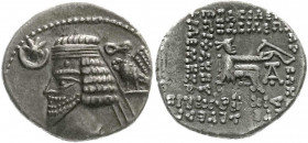Altgriechische Münzen
Parthia
Königreich der Arsakiden
Drachme 38/2 v. Chr. Ecbatana. Kopf l., rechts von Vogel bekränzt, links Halbmond und Stern/...