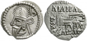 Altgriechische Münzen
Parthia
Königreich der Arsakiden
Drachme 208/228. Mithriertes Brb. l./Arsakes thront r., hält Bogen über Monogramm. 3,39 g. S...