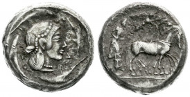 Altgriechische Münzen
Sizilien
Syracus
Tetradrachme 485/478 v. Chr Kopf der Arethusa r. umringt von Delfinen/Wagenlenker in Quadriga. 17,08 g. Stem...