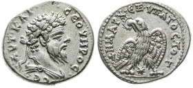 Provinzialrömische Münzen
Syrien
Seleukis und Pieria
Tetradrachme 208/209, Laodicea ad mare. Belorb., drap. Brb. r./Adler mit Stern. 12,73 g. Stemp...