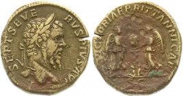 Römische Münzen
Kaiserzeit
Septimius Severus, 193-211
Sesterz 202/210. Bel. Kopf r./VICTORIAE BRITTANNICAE SC. Zwei Victorien halten Schild auf Pal...