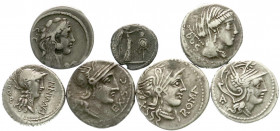 Lots antiker Münzen
Römer
Republik
7 Silbermünzen: 6 Denare und 1 Quinar. M. Sergius Silus, Cn. Domitius, L. Manlius Torquatus, usw. meist sehr sch...