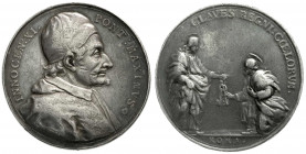 Ausländische Münzen und Medaillen
Italien-Kirchenstaat
Innocenz XI., 1676-1689
Silbermedaille o.J. von Karlsteen. Brustbild r. in geistlichem Ornat...