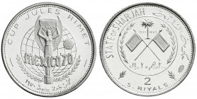 Ausländische Münzen und Medaillen
Sharjah
Khalid Bin Muhammad al Qasimi, 1964-1972
2 Riyals 1970 zur Fußball-WM 1970 in Mexiko. Polierte Platte. Kr...