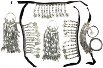 Ausländische Münzen und Medaillen
Türkei-Osmanisches Reich
Lots
Schmuck-Set einer Bauchtänzerin, bestehend aus 4 Ketten und einem Paar Ohrgehänge. ...