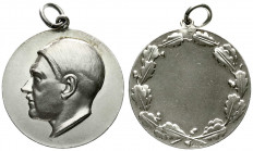 Medaillen
Drittes Reich
Tragbare Silbermedaille o.J. Kopf Hitler l./Kranz um Leerfeld. Punze 800. 33 mm; 17,90 g. vorzüglich/Stempelglanz, selten. C...