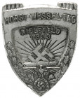 Medaillen
Drittes Reich
Tagungsabzeichen 1933. Horst-Wessel-Tag Bielefeld. 36 X 44 mm. vorzüglich. Tieste 33-01. Schumacher -.