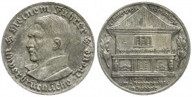 Medaillen
Drittes Reich
Versilberte Messingmedaille 1934 a.d. Einweihung der Ehrenhalle in Buchholz. Hitlerkopf/Ehrenhalle. 35 mm. vorzüglich, Versi...