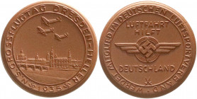 Medaillen
Drittes Reich
Porzellanmedaille 1935, N.S. Grossflugtag Dresden-Heller. Braun, 37 mm. prägefrisch. Scheuch 1381a.