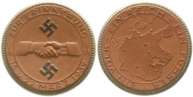 Medaillen
Drittes Reich
Porzellanmedaille Besetzung der Tschechoslowakei 1939 braun, Rand grau und die beiden Hakenkreuze schwarz. 50 mm. vorzüglich...