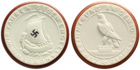 Medaillen
Drittes Reich
Porzellanmedaille Beginn des Einmarsches im Westen 1940 weiß, Rand rot und Hakenkreuz schwarz. 48 mm. prägefrisch. Scheuch 1...