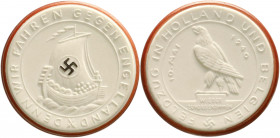 Medaillen
Drittes Reich
Porzellanmedaille Feldzug in Holland und Belgien 1940 weiß, Rand rot, Hakenkreuz schwarz. 47 mm. Aufl. unter 200 Ex. vorzügl...