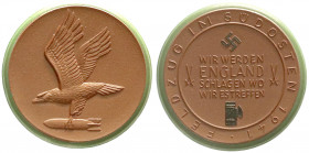 Medaillen
Drittes Reich
Porzellanmedaille Feldzug im Südosten 1941 braun, Rand grün, Hakenkreuz und Fasces schwarz. 52 mm. prägefrisch, selten. Sche...