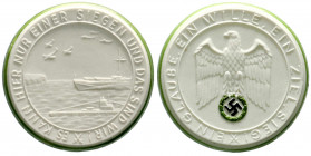 Medaillen
Drittes Reich
Porzellanmedaille Seekrieg gegen England 1941 weiss. Rand und Kranz grün, Hakenkreuz schwarz. 48 mm. prägefrisch. Scheuch 18...