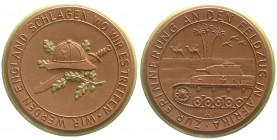 Medaillen
Drittes Reich
Porzellanmedaille Feldzug in Afrika o.J.(1941) braun. Rand und Eichenlaub grün. 50 mm. prägefrisch. Scheuch 1879i.