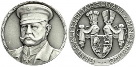 Medaillen
Erster Weltkrieg
Silbermedaille o.J. auf Generalfeldmarschall v. Hindenburg. Brb mit Mütze v.v./behelmtes Wappen. 34 mm, 17,97 g. vorzügli...