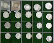 Münzen der Deutschen Demokratischen Republik
Lots
117 DDR-Münzen auf 3 Beba-Tabletts. Davon 61 Gedenkmünzen mit 15 X Silber. U.a. Bach normal und Ne...
