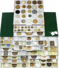 LOTS
Sammlungen allgemein
Schöne Sammlung von ca. 350 meist älteren Medaillen, Plaketten, Münzen, besseren Marken und Abzeichen in 3 kleinen BEBA-Kä...