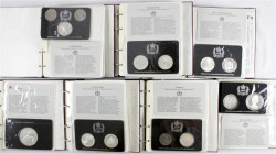 LOTS
Sammlungen allgemein
25 jähriges Regierungsjubiläum Queen Elisabeth II. 1977. Abosammlung in 7 roten Alben mit Gedenkmünzen in Cu/Ni und Silber...