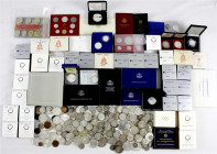 LOTS
Sammlungen allgemein
Karton mit Münzen aus aller Welt ab ca. 1850, dabei einige Silbermünzen. U.a. 17 X 1 Dollar Silber Kanada aus 1971 bis 199...