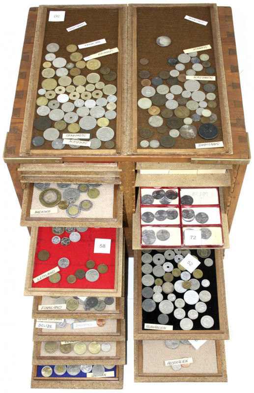 LOTS
Sammlungen allgemein
Alter Münzschrank mit über 3000 Münzen aus aller Wel...