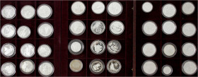 LOTS
Sammlungen allgemein
36 Silbermünzen in Holzschatulle mit Schiffsmotiven aus 1986 bis 1993. dabei bessere u.a. 2 X China, Russland, Nordkorea e...