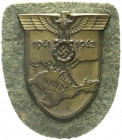 Orden und Ehrenzeichen
Deutschland
Drittes Reich, 1933-1945
Krim-Schild 1941/1942. Mit Filz und Gegenplatte. sehr schön/vorzüglich, Papier beschädi...