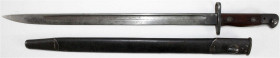 Militaria
Blankwaffen
Grossbritannien
Seitengewehr 1907 in Scheide. Hersteller Wilkinson. Gesamtlänge 57 cm.