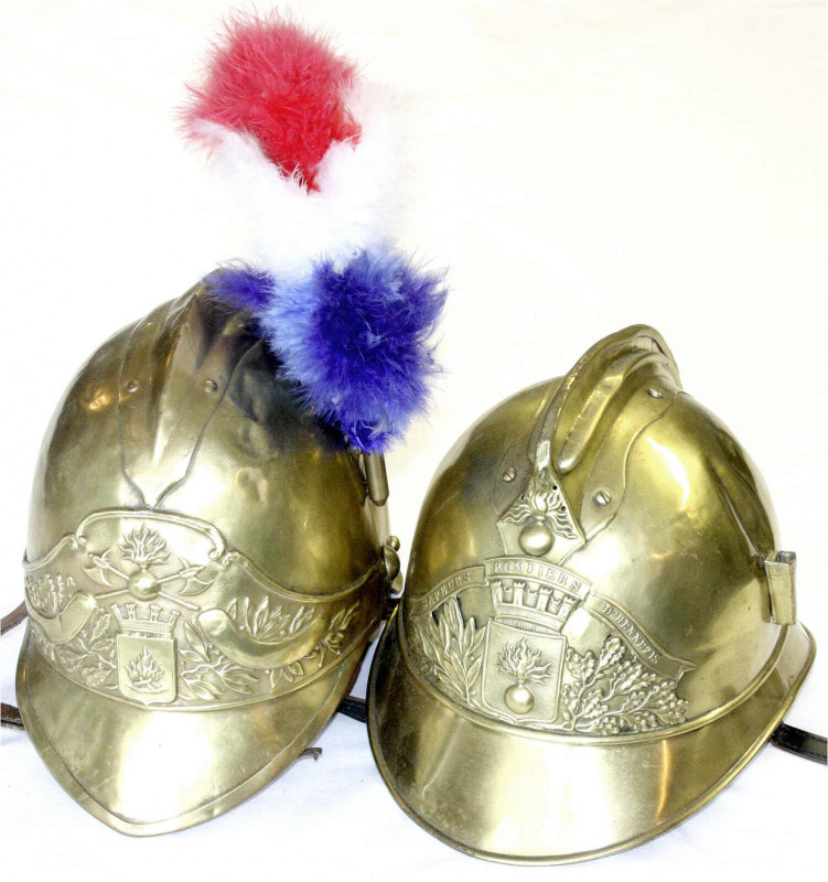 Varia
Feuerwehr
Frankreich
2 Parade-Kamm-Helme um 1900 aus Messing. Einmal mi...