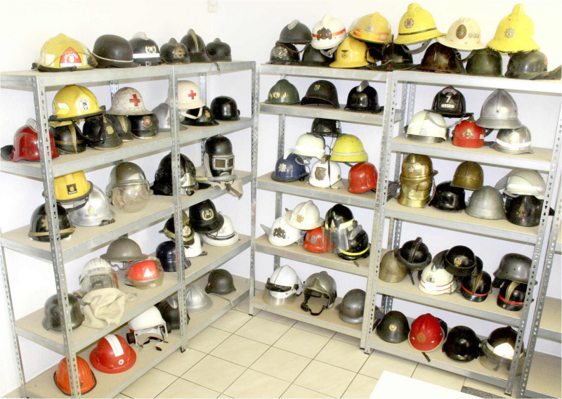Varia
Feuerwehr
Welt-Sammlung Feuerwehrhelme
Hochinteressante, in Jahrzehnten...