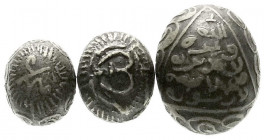 Varia
Siegel
3 islamische Messing-Siegelsteine, oval und gewölbt, für den Einsatz in Siegelringen. sehr schön