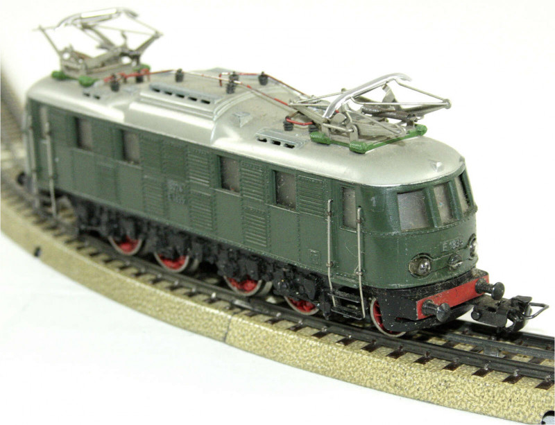 Varia
Spielzeug
Eisenbahn
Märklin Oberleitungs-Lok E1835 mit 7 Gleisstücken (...