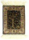 Varia
Teppiche
Kleiner handgeknüpfter orientalischer Seidenteppich, 30 X 31 cm. Türkei (Hereke) Motiv Lebensbaum. Laut Gutachten der Galerie Hejazia...