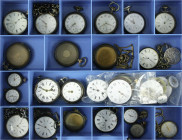 Varia
Uhren
Lots
Sortierkasten mit 21 alten Taschenuhren: 4 Herren-Savonetten, 4 "open face" Damen-Taschenuhren, 1 Frackuhr, 13 "open face" Herren-...