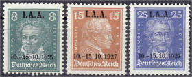 Briefmarken
Deutschland
Deutsches Reich
IAA 1927, postfrische Luxuserhaltung, jeder Wert geprüft Schlegel BPP. Mi. 240,-€. ** Michel 407-409.