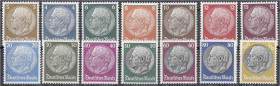 Briefmarken
Deutschland
Deutsches Reich
3 Pf. - 100 Pf. Hindenburg 1933, kompletter Satz postfrischer Erhaltung, alle wichtigen Werte geprüft Schle...