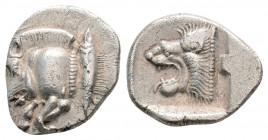 Greek
Mysia. Kyzikos (circa 480 BC).
Diobol (12mm 1.06g)
Forepart of boar left with short mane and dotted truncation, to right, tunny upward / Head of...