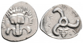 Greek
DYNASTS OF LYCIA. Perikles, (circa 380-360 BC).
1/3 Stater Silver ( 19.3mm 3.15g)
Facing lion's scalp. / Triskeles; below, facing head of Hermes...