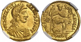 (450-455 d.C.). Valentiniano III. Ravenna. Sólido. (Spink 21265) (Co. 19) (RIC. 2024). 4,46 g. En cápsula de la NGC como MS strike: 5/5, surface: 4/5....