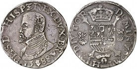 1588. Felipe II. Amberes. 1 escudo felipe. (Vti. 1264) (Vanhoudt 362.AN). 33,14 g. Golpecitos. Preciosa pátina. (MBC+).