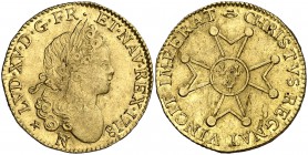1718. Francia. Luis XV. N (Montpeller). 1 luis de oro. (Fr. 453) (Kr. 438.11). 9,75 g. AU. Leve hojita en reverso. Bella. Muy rara. EBC.
