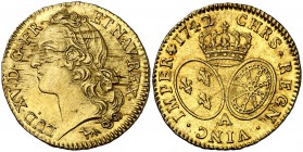 1742. Francia. Luis XV. A (París). 1 luis de oro. (Fr. 464) (Kr. 513.1). 8,14 g. AU. Estrías en anverso. Escasa. (EBC).