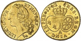 1742. Francia. Luis XV. A (París). 1 luis de oro. (Fr. 464) (Kr. 513.1). 8,13 g. AU. Leves rayitas de acuñación en reverso. Atractiva. (EBC).