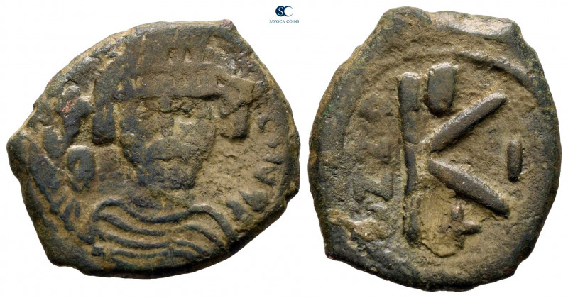Heraclius AD 610-641. Constantinople
Half Follis or 20 Nummi Æ

22 mm, 3,98 g...