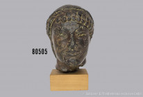 Museumsreplik eines antiken griechischen Jünglingskopfes (archaischer Kuros), erworben 1975, mit Zertifikat, auf Holzsockel, H mit Sockel 20 cm, guter...
